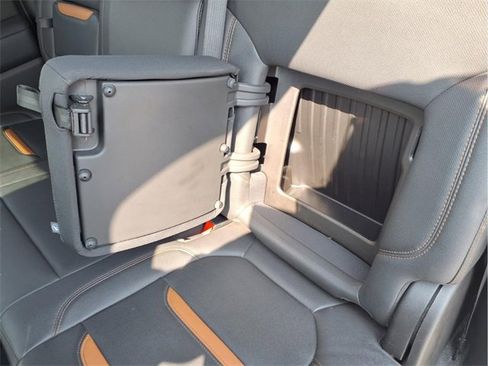 Used 2022 GMC Sierra 1500 AT4 w/ AT4 Premium Package image 23