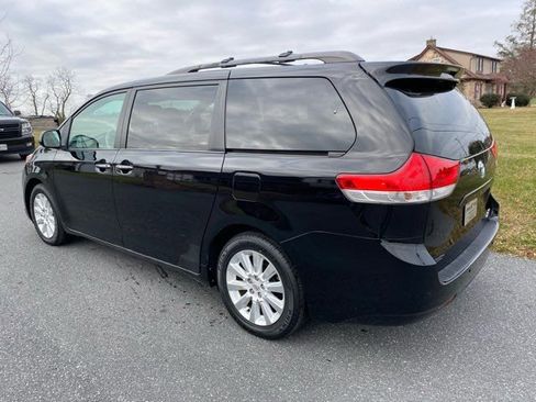 Used 2014 Toyota Sienna XLE image 3