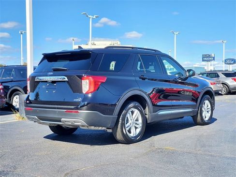 Certified 2022 Ford Explorer XLT w/ Equipment Group 202A image 3