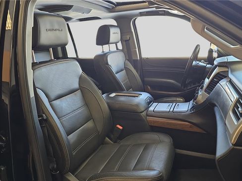 Used 2019 GMC Yukon XL Denali w/ Denali Ultimate Package image 15