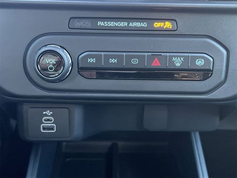 New 2025 Ford Maverick XL image 5