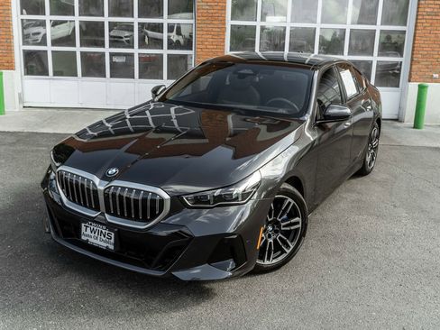 Used 2026 BMW 530i xDrive AWD/4WD image 2