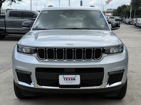 Used 2025 Jeep Grand Cherokee L Limited w/ Trailer Tow Package AWD/4WD image 11