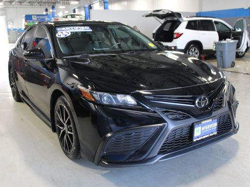 Used 2024 Toyota Camry SE AWD/4WD image 4