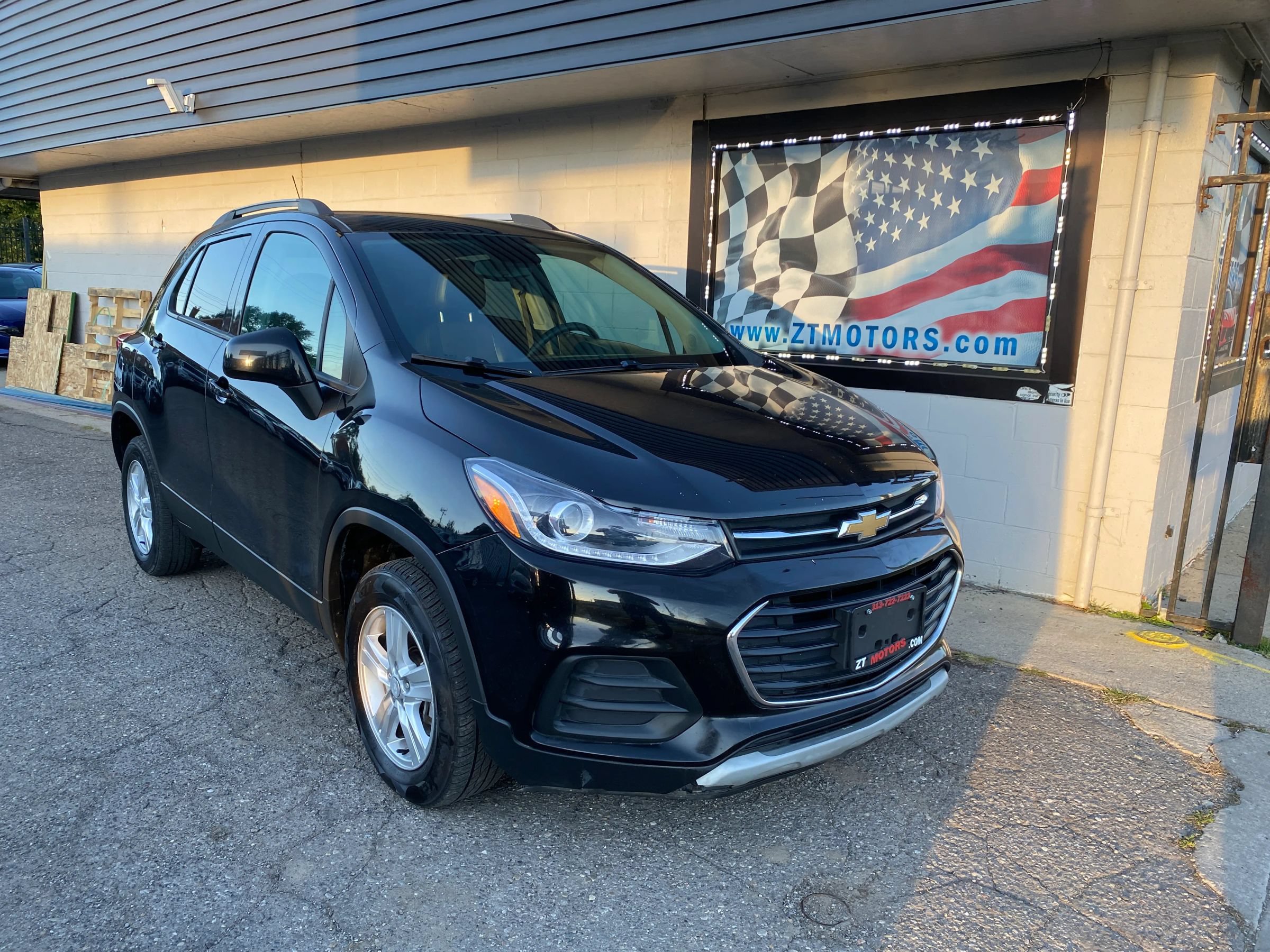 Used 2021 Chevrolet Trax LT AWD/4WD image 1