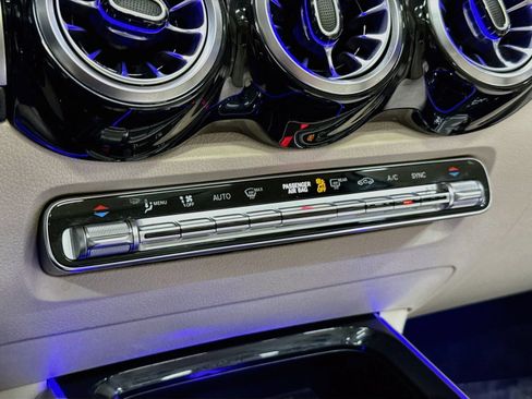 Used 2022 Mercedes-Benz GLB 250 4MATIC image 16
