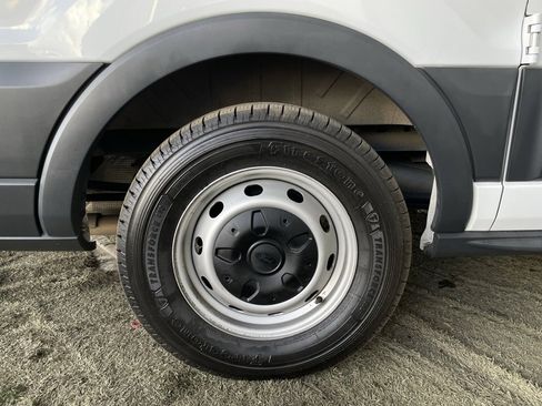 Used 2017 Ford Transit 150 XL image 9