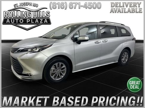 Used 2024 Toyota Sienna XLE image 1