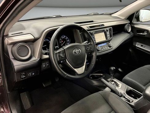 Used 2018 Toyota RAV4 XLE AWD/4WD image 17