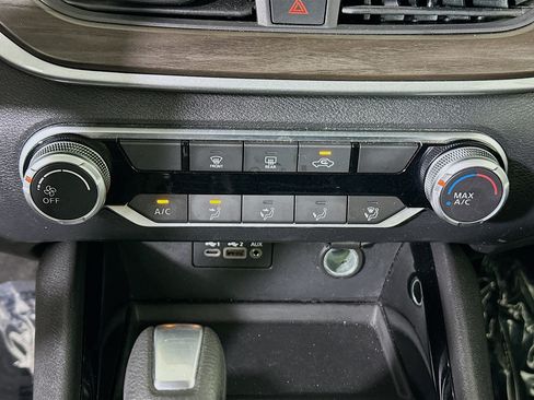 Used 2024 Nissan Altima 2.5 SV FWD image 23