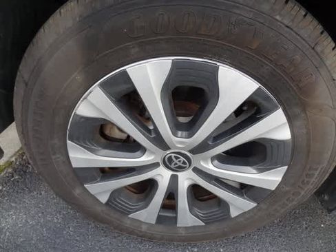 Used 2021 Toyota Corolla LE image 16