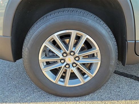Used 2023 Chevrolet Traverse LT image 6