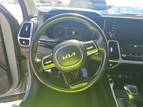 Used 2022 Kia Sorento S w/ Panoramic Sunroof Package AWD/4WD image 13