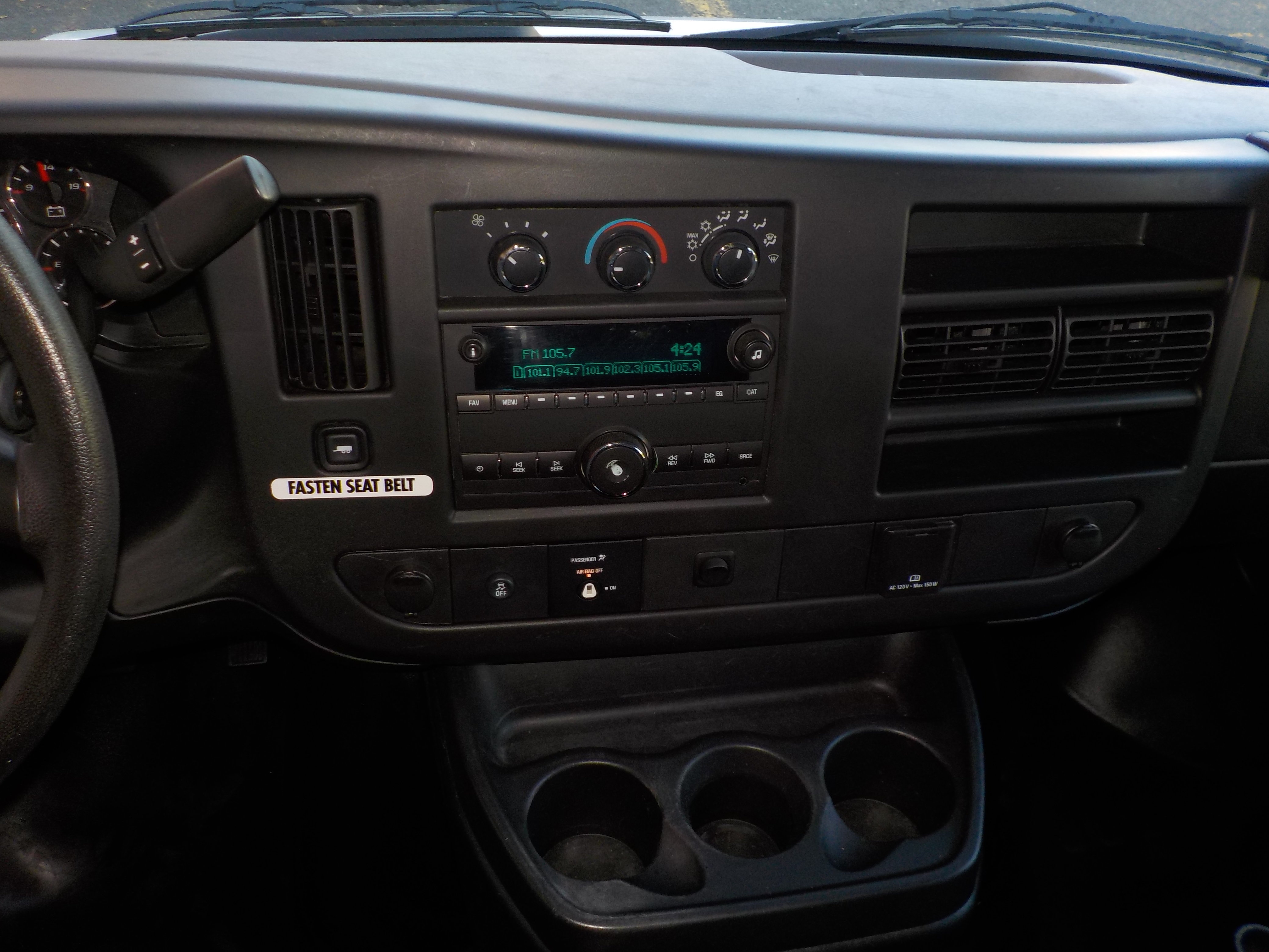 Used 2016 Chevrolet Express 2500 RWD image 18