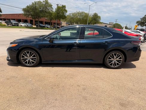 Used 2021 Toyota Camry XLE w/ Carpet Mat Package (TMS) FWD image 1