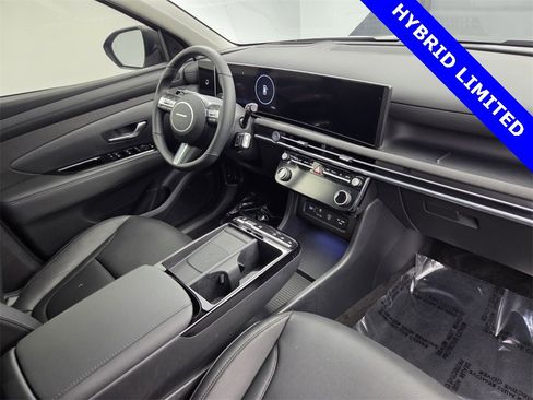 Used 2025 Hyundai Tucson Limited image 18