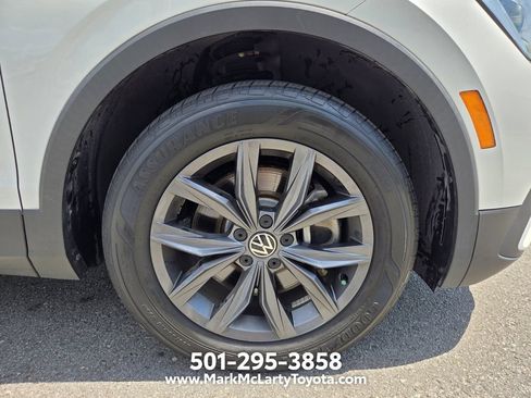 Used 2023 Volkswagen Tiguan SE w/ Panoramic Sunroof Package FWD image 23