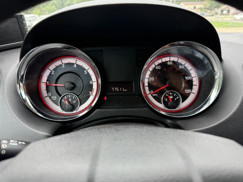 Used 2013 Dodge Grand Caravan SE FWD image 14