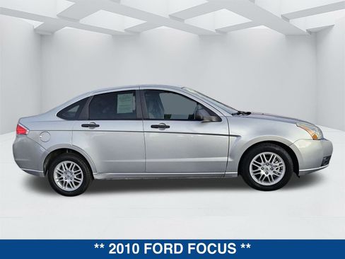 Used 2010 Ford Focus SE image 3