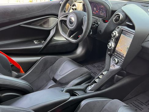 Used 2018 McLaren 720S Performance RWD image 2