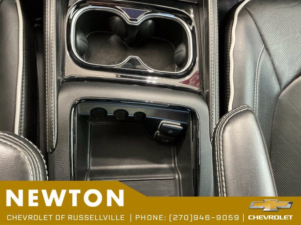 Used 2025 Chrysler Pacifica Limited FWD image 41