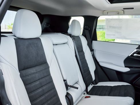 New 2026 Mitsubishi Outlander SE image 28