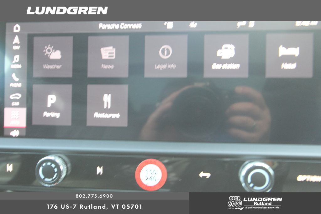 Used 2025 Porsche Macan AWD/4WD image 16