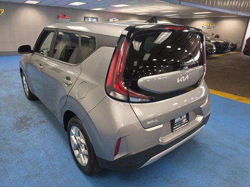 Used 2023 Kia Soul LX w/ Option Group 015 FWD image 9