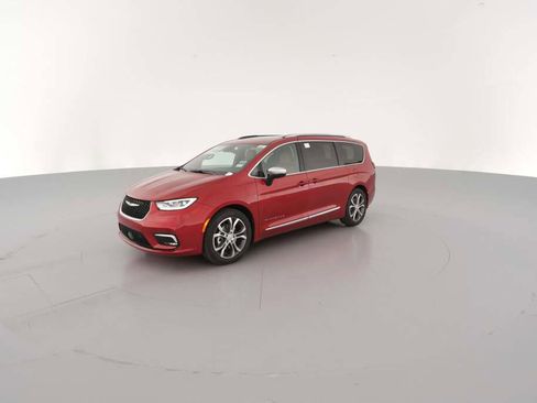 New 2026 Chrysler Pacifica Pinnacle image 4