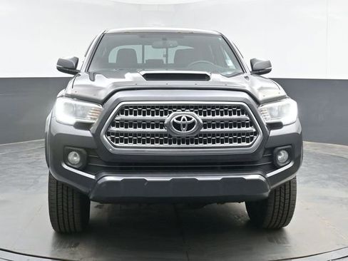 Used 2016 Toyota Tacoma TRD Sport AWD/4WD image 3