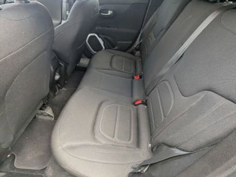 Used 2018 Jeep Renegade Latitude image 19