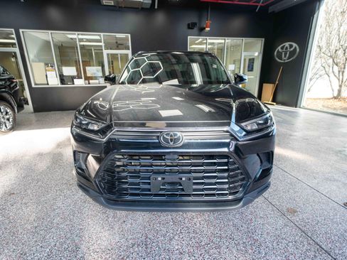 Used 2024 Toyota Grand Highlander XLE image 6