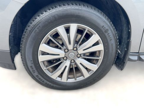 Used 2020 Nissan Pathfinder S image 12