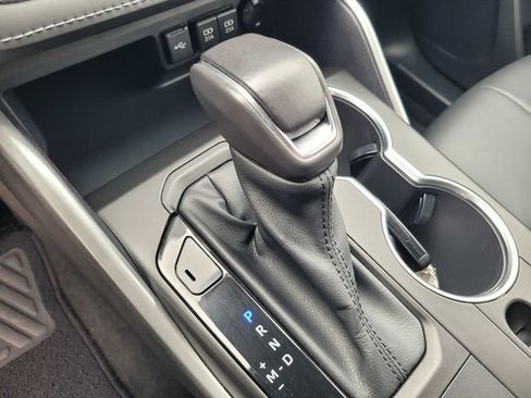 Used 2021 Toyota Highlander XLE image 18