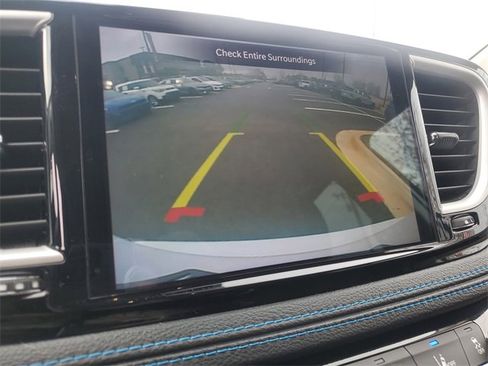 Used 2021 Chrysler Pacifica Touring w/ Uconnect Theater Family Group image 27