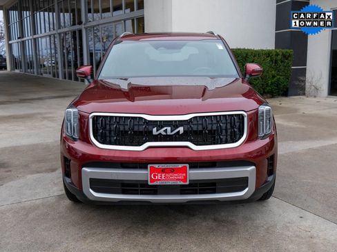 Used 2023 Kia Telluride EX w/ EX Captain's Chair Package image 2