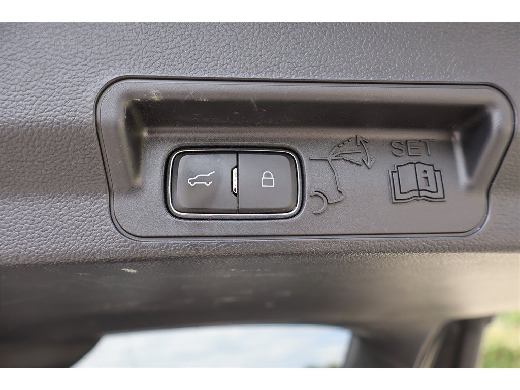 Used 2021 Ford Explorer Limited AWD/4WD image 7