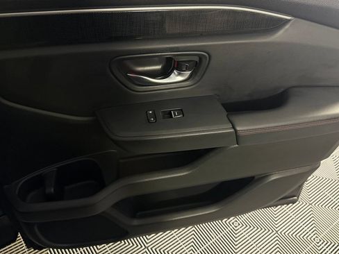 Used 2025 Honda Pilot Black Edition image 32