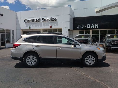 Used 2016 Subaru Outback 2.5i Premium AWD/4WD image 4