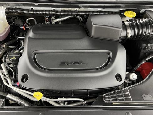 Certified 2024 Chrysler Pacifica Touring-L image 35