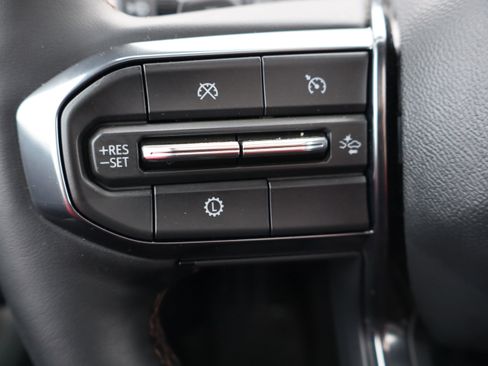 Used 2024 GMC Acadia AT4 w/ Luxury Package image 17