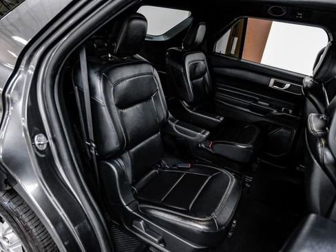 Used 2020 Ford Explorer XLT w/ Equipment Group 202A image 30