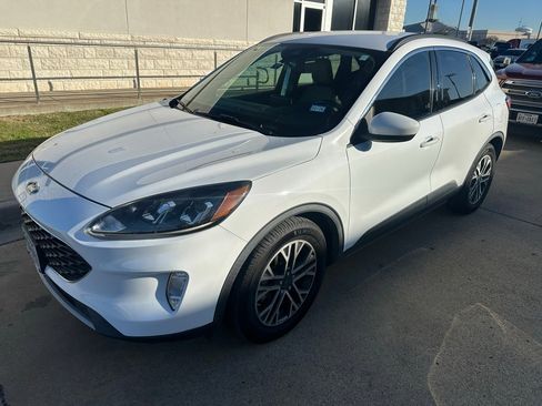 Used 2020 Ford Escape SEL image 3
