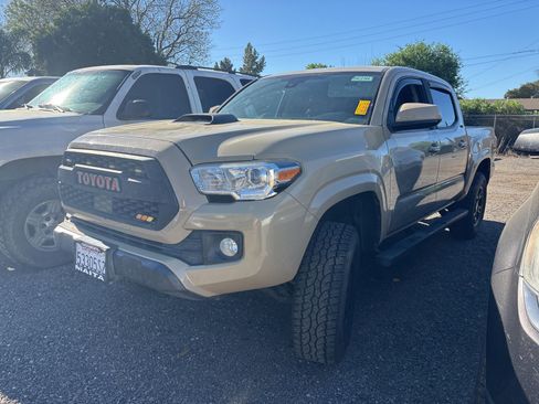Used 2019 Toyota Tacoma SR5 image 2