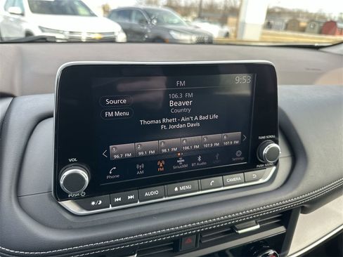 Used 2023 Nissan Rogue SV image 16