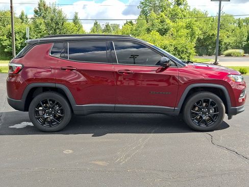 Used 2022 Jeep Compass Latitude w/ Sun and Sound Group AWD/4WD image 26