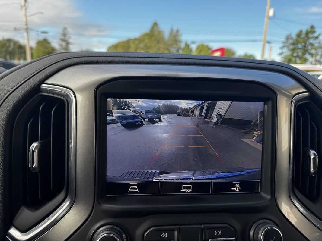 Used 2021 Chevrolet Silverado 1500 LTZ AWD/4WD image 19