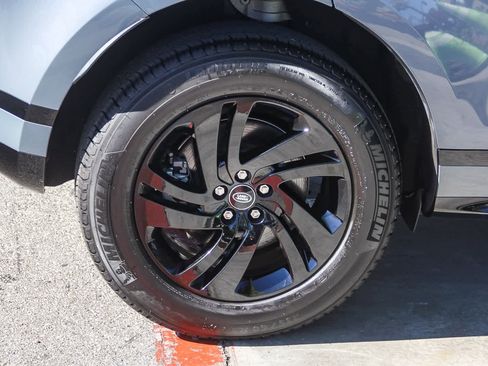 Used 2023 Land Rover Range Rover Evoque R-Dynamic S image 7