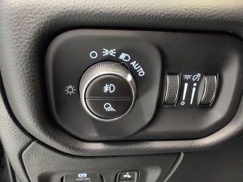 New 2026 RAM 1500 4x4 Crew Cab image 15