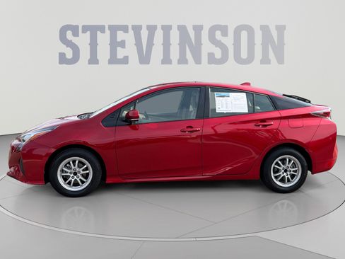 Used 2016 Toyota Prius Four FWD image 2